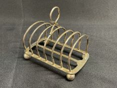 WHITE STAR LINE: First-Class six division silver plated toast rack. 6ins.