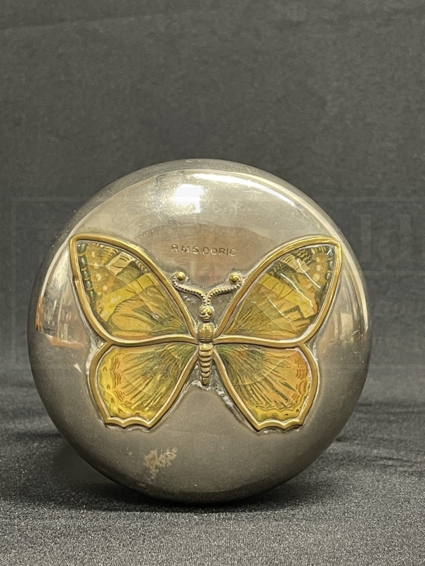 WHITE STAR LINE: R.M.S. Doric souvenir silver plated and cut glass powder pot with butterfly - Image 2 of 2