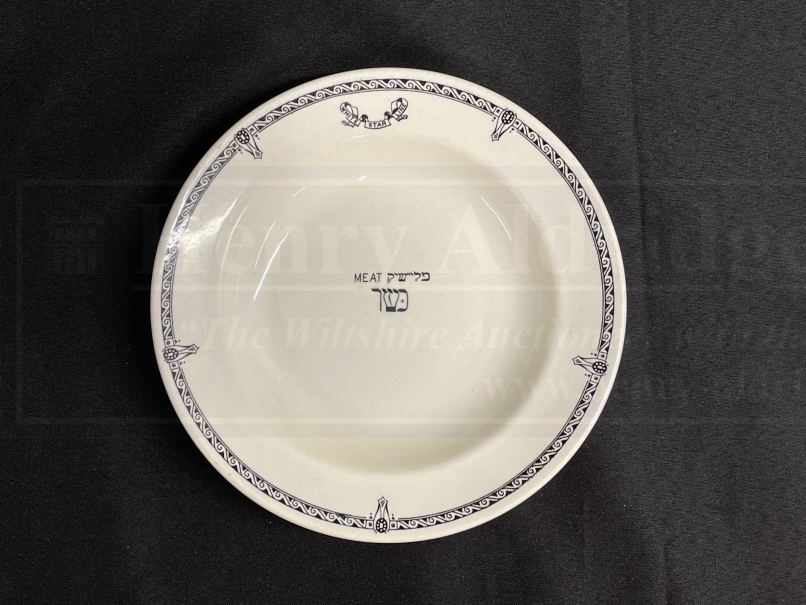 WHITE STAR LINE: Maddocks black pattern kosher dinner p[late with milk in English and Hebrew. 9ins.
