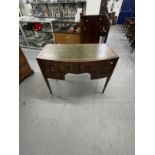 Late 19th cent. Mahogany bow fronted writing desk of modest proportions with green leather skiver,