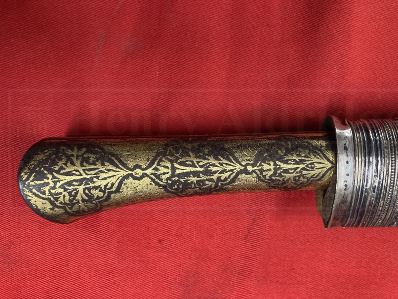 Edged Weapons: Indo Persian short sword T shaped steel blade 16ins, the grip decorated with gold - Image 5 of 7