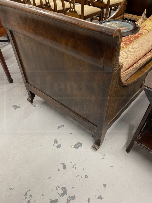 19th cent. French Empire mahogany bateaux lit bed with garland decoration and sprung base. - Image 2 of 3