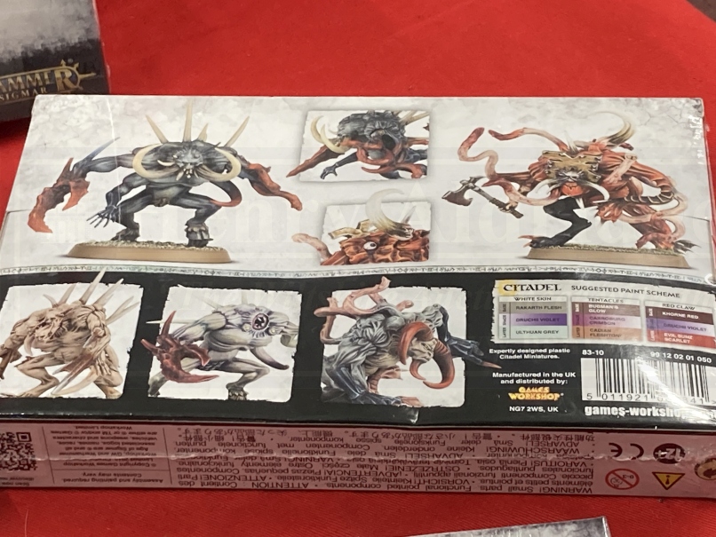 Toys & Games: Warhammer construction kits, warriors. Slaves to Darkness x 3, Daemons of Slaanesh - Image 5 of 9