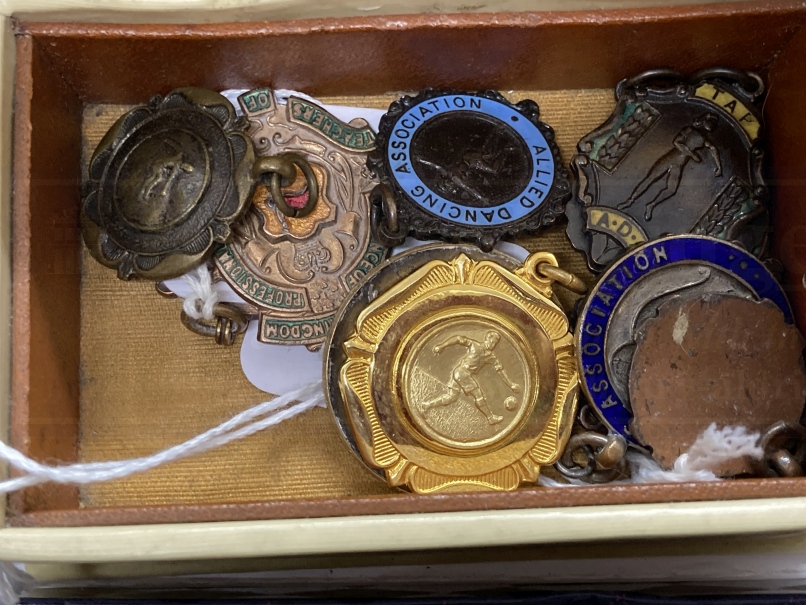 Collectables, Medals & Badges: British Legion, Corinthia, Flying Scotsman, Rifle Association - Image 3 of 3