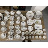 20th cent. Ceramics: Royal Worcester Evesham teapot, breakfast cups and saucers x 4, teacups x 15,