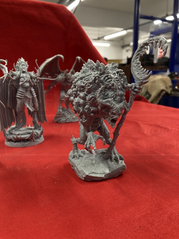 Toys & Games: Warhammer Fantasy Wargames, large scale ready made, unpainted Daemon Warriors. (5) - Image 4 of 7