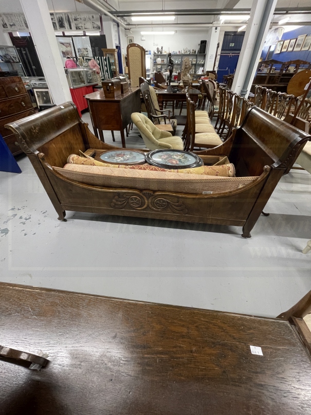 19th cent. French Empire mahogany bateaux lit bed with garland decoration and sprung base. - Image 3 of 3