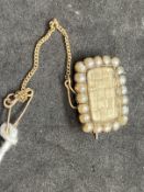 Jewellery: 19th cent. Gold seed pearl mourning brooch.