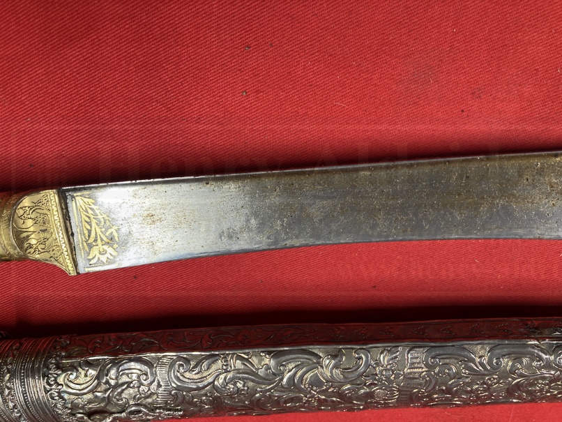 Edged Weapons: Indo Persian short sword T shaped steel blade 16ins, the grip decorated with gold - Image 6 of 7