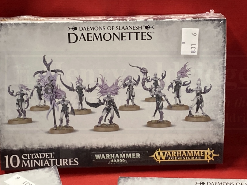 Toys & Games: Warhammer construction kits, warriors. Slaves to Darkness x 3, Daemons of Slaanesh - Image 3 of 9