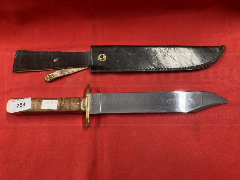 Knives: Formidable Bowie knife by Jonathan Crookes Sheffield with pistol and shield maker's marks on - Image 2 of 5