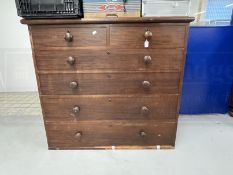 Early 19th cent. Mahogany bow front chest of two over three drawers with a cross banded top, round