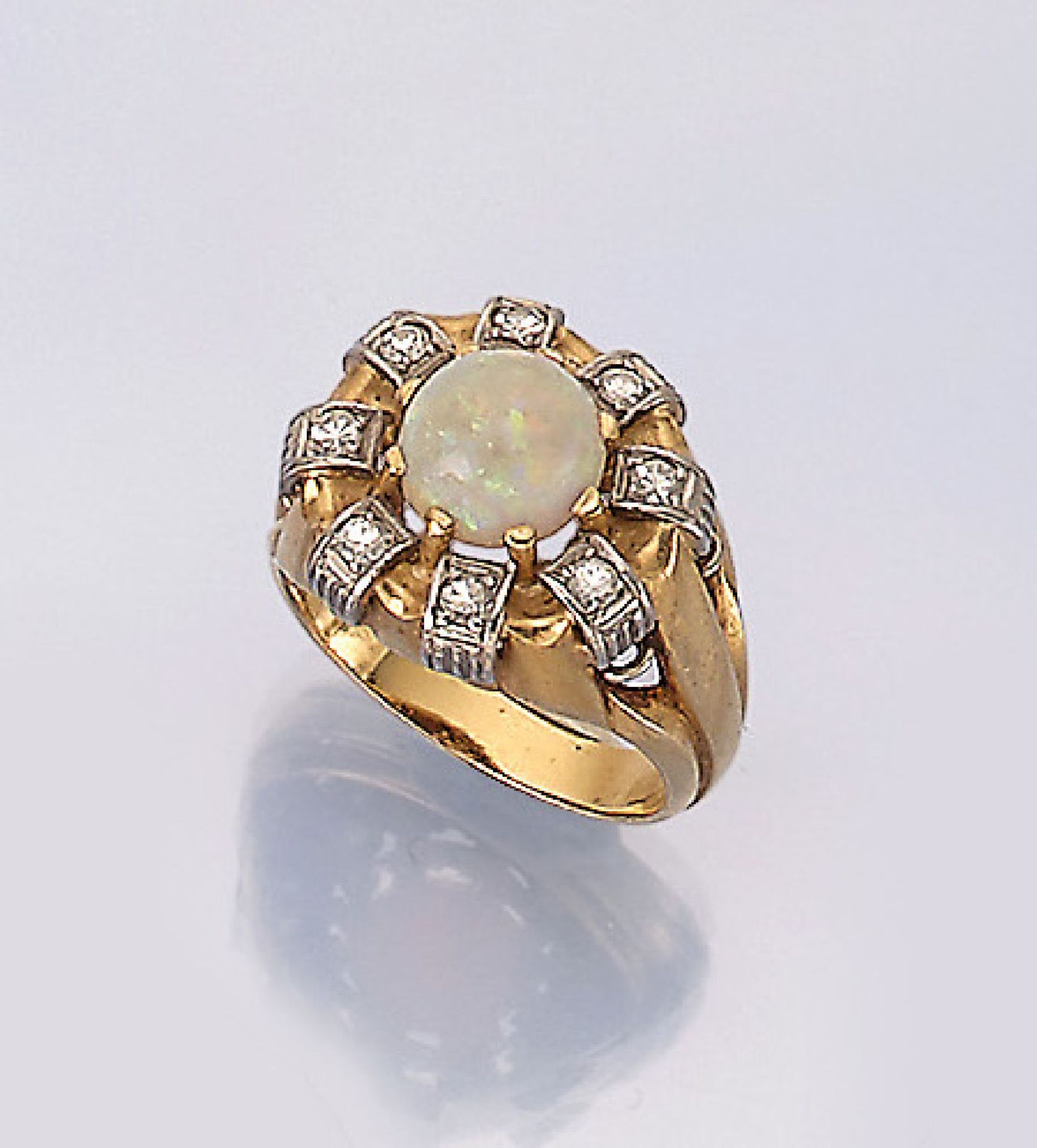 18 kt Gold Ring mit Diamanten und Opal, GG 750/000,