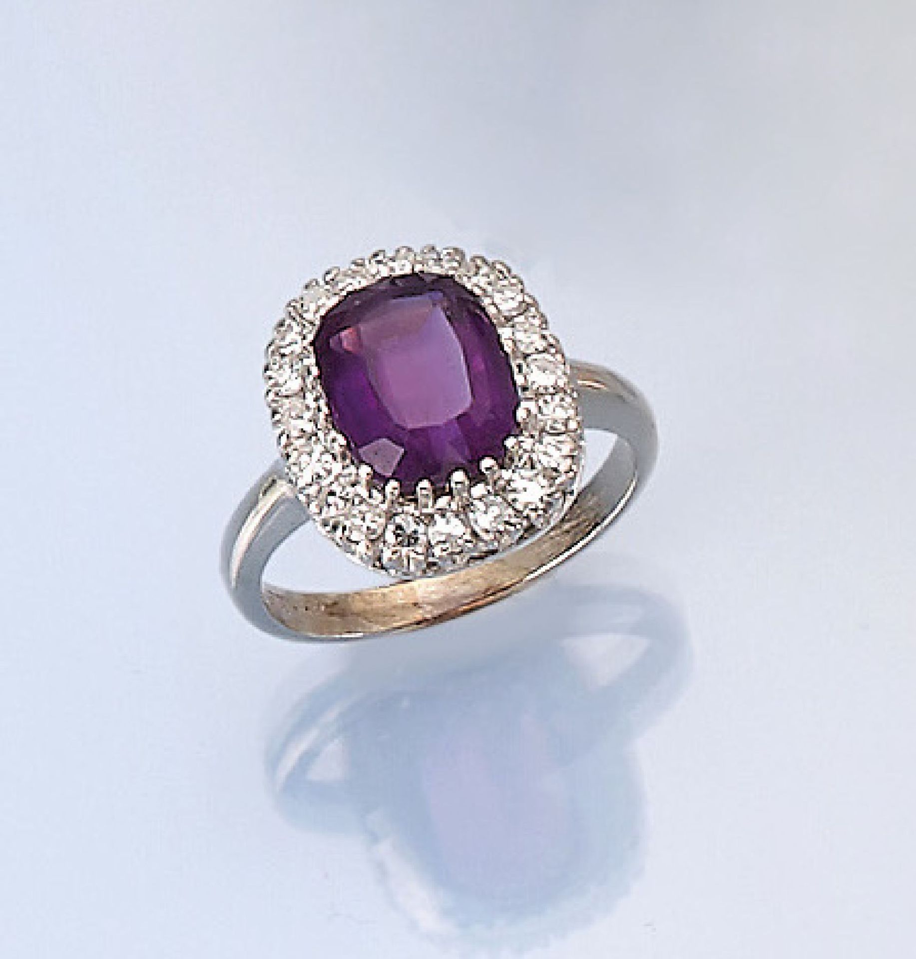 14 kt Gold Ring mit Amethyst und Diamanten,   WG 585/000,