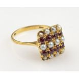 18 kt Gold Ring mit Granaten und Perlen, 1930er Jahre,