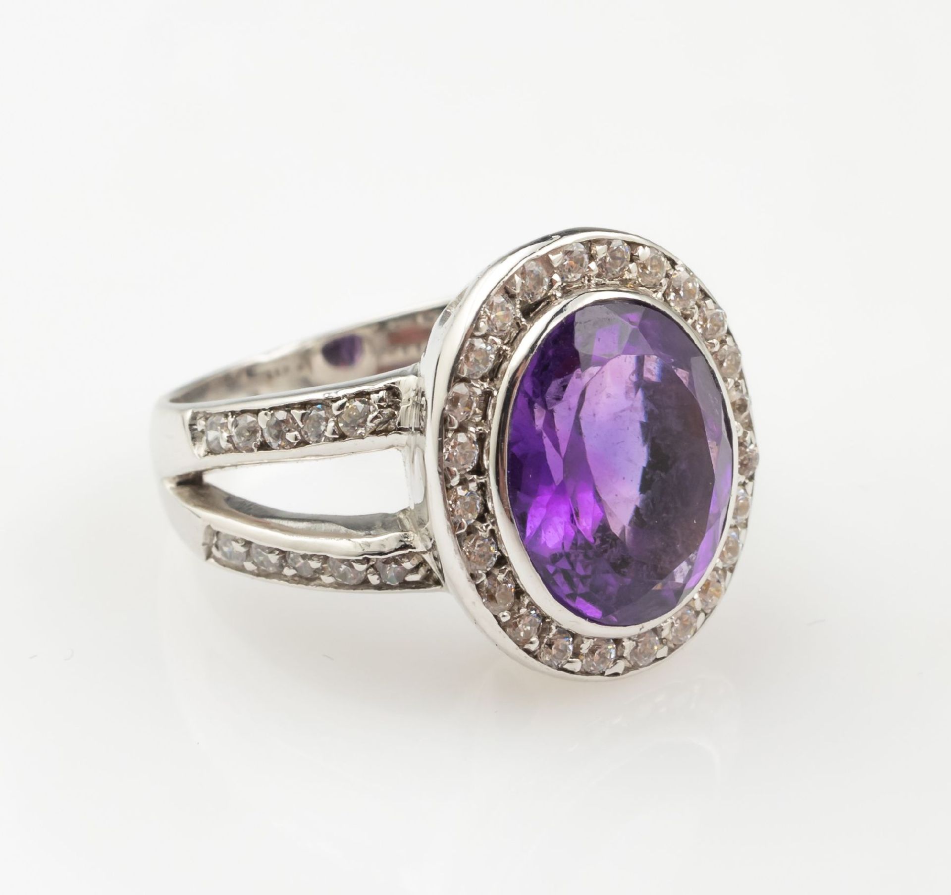 18 kt Gold Ring mit Amethyst und Diamanten, WG750/000,