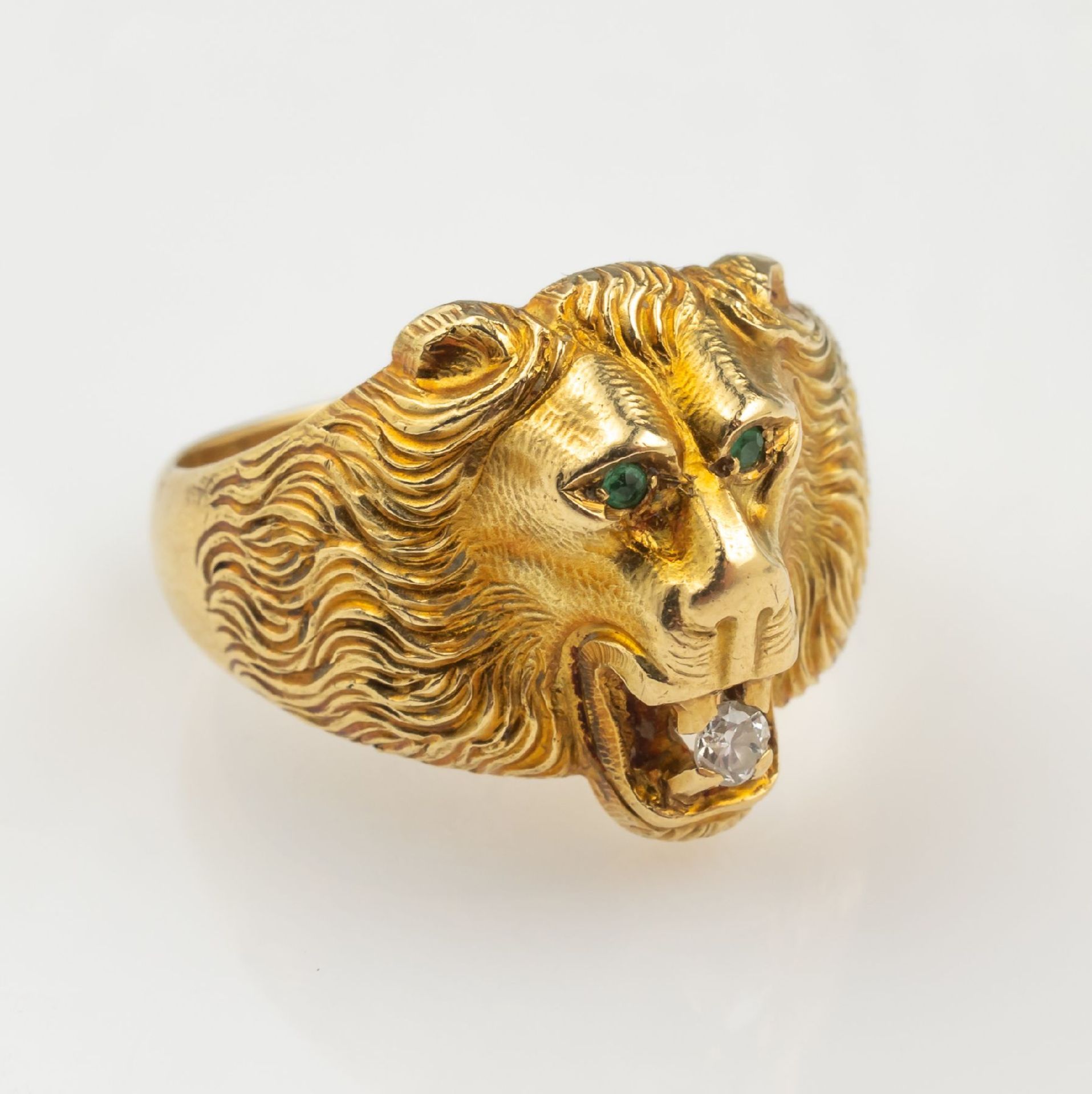 14 kt Gold Ring 'Löwenkopf' mit Brillant und Smaragden,