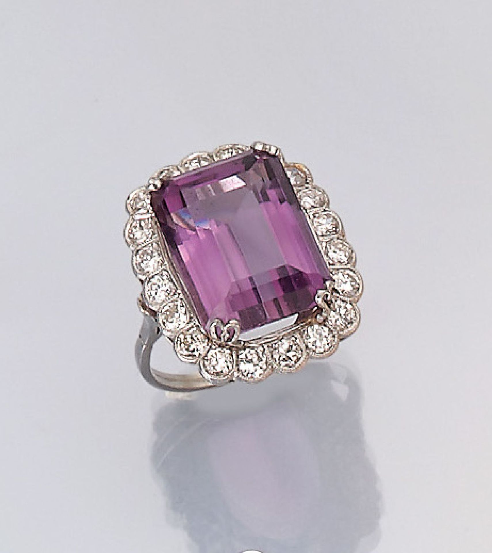 Platin Ring mit Amethyst und Brillanten,   Pt(gepr.),