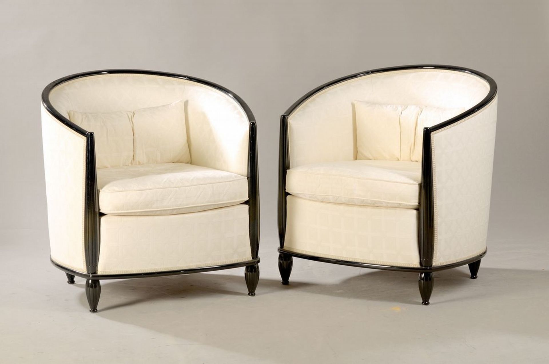2 Sessel, China, 20.Jh.,  schwarz lackiert, Sitzpolster