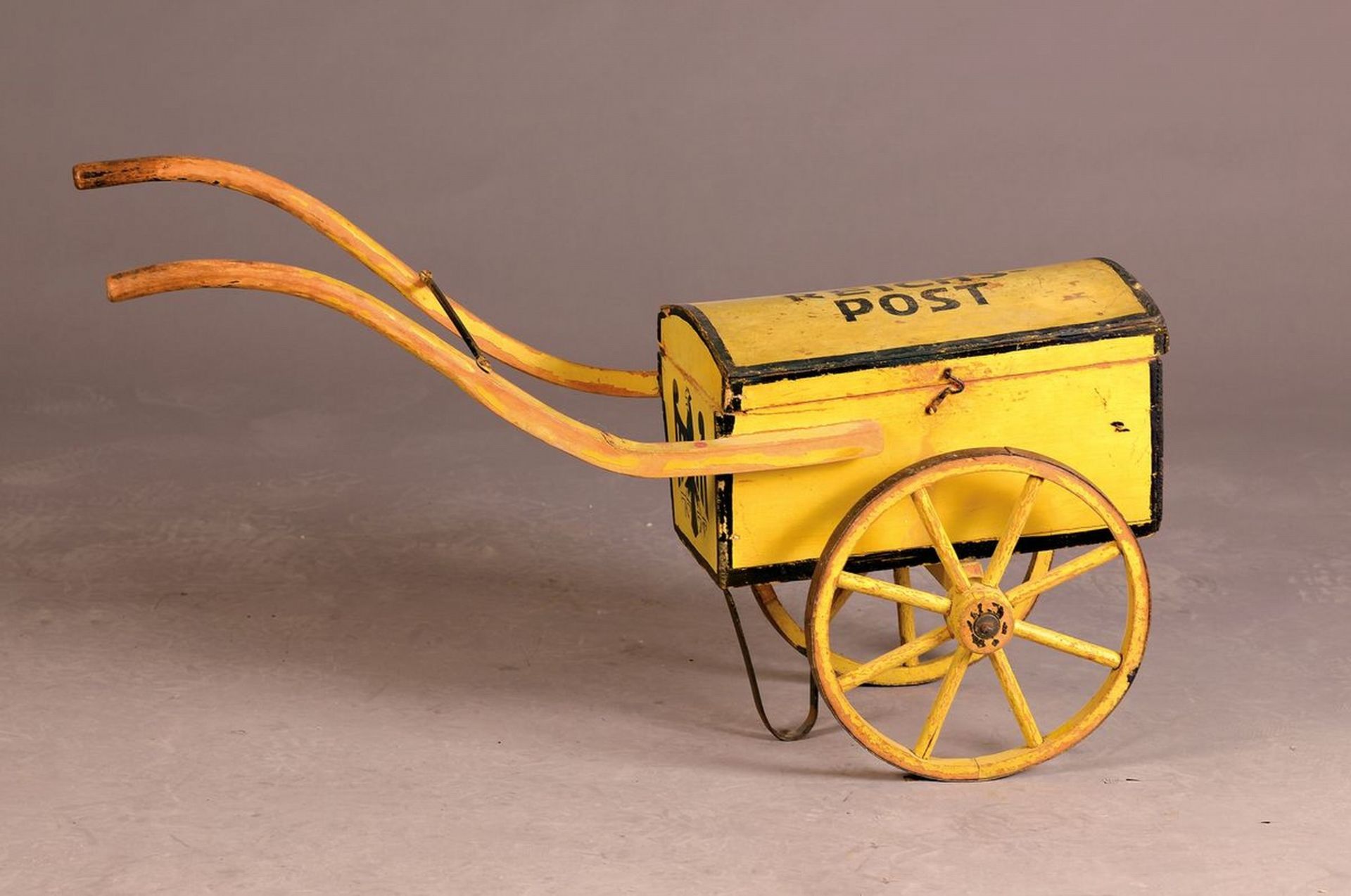 Kinderpostwagen, deutsch, 1930er J.,  Weichholz, gelb und