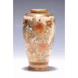 Vase, Satsuma Japan, um 1900-10, Feinsteingut, bunt