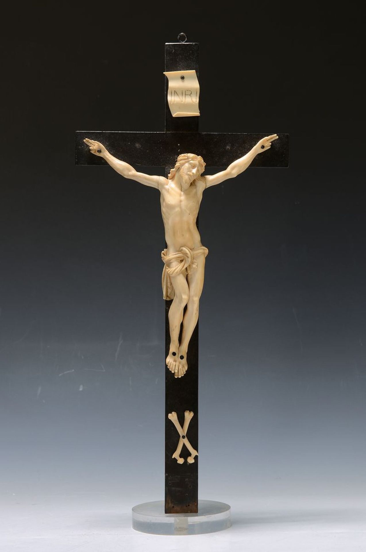 Großes Kruzifix, süddeutsch, um 1760,  fein geschnitzter