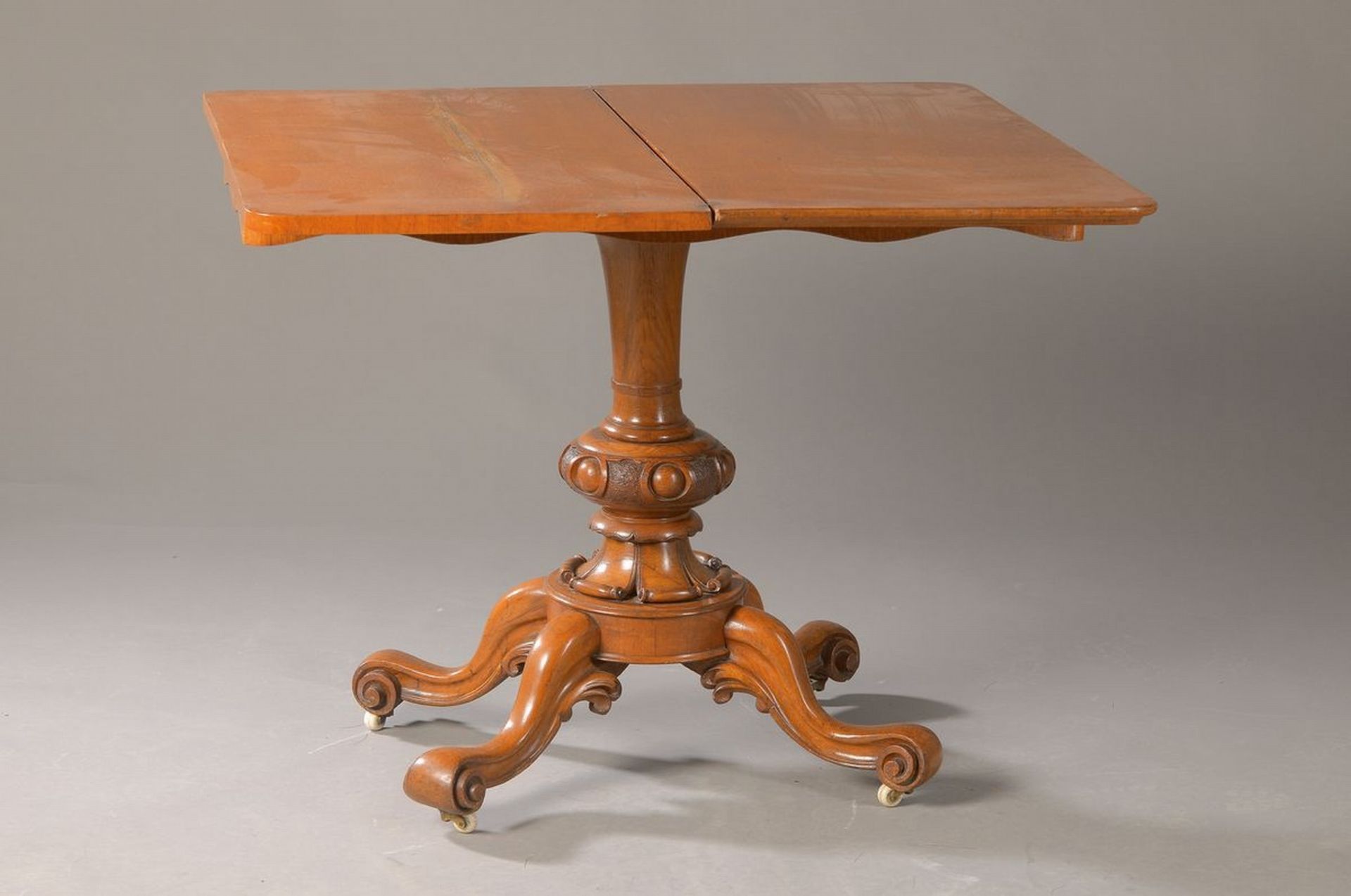 Spieltisch, deutsch, um 1850-60,  Esche massiv und
