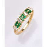 14 kt Gold Ring mit Smaragden und Diamanten, GG 585/000,