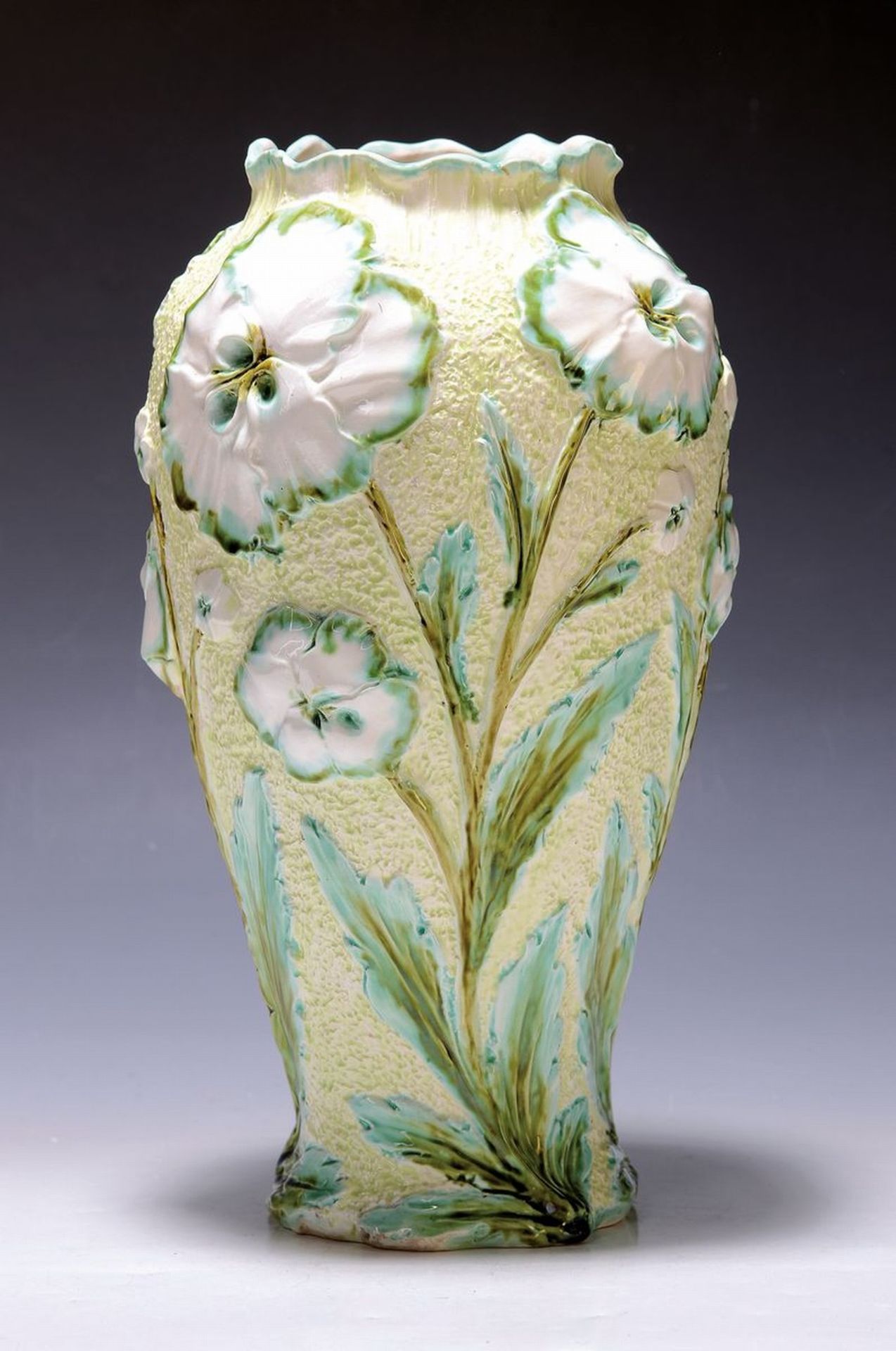 Vase, Jugendstil um 1900,  Steingut, erhabener