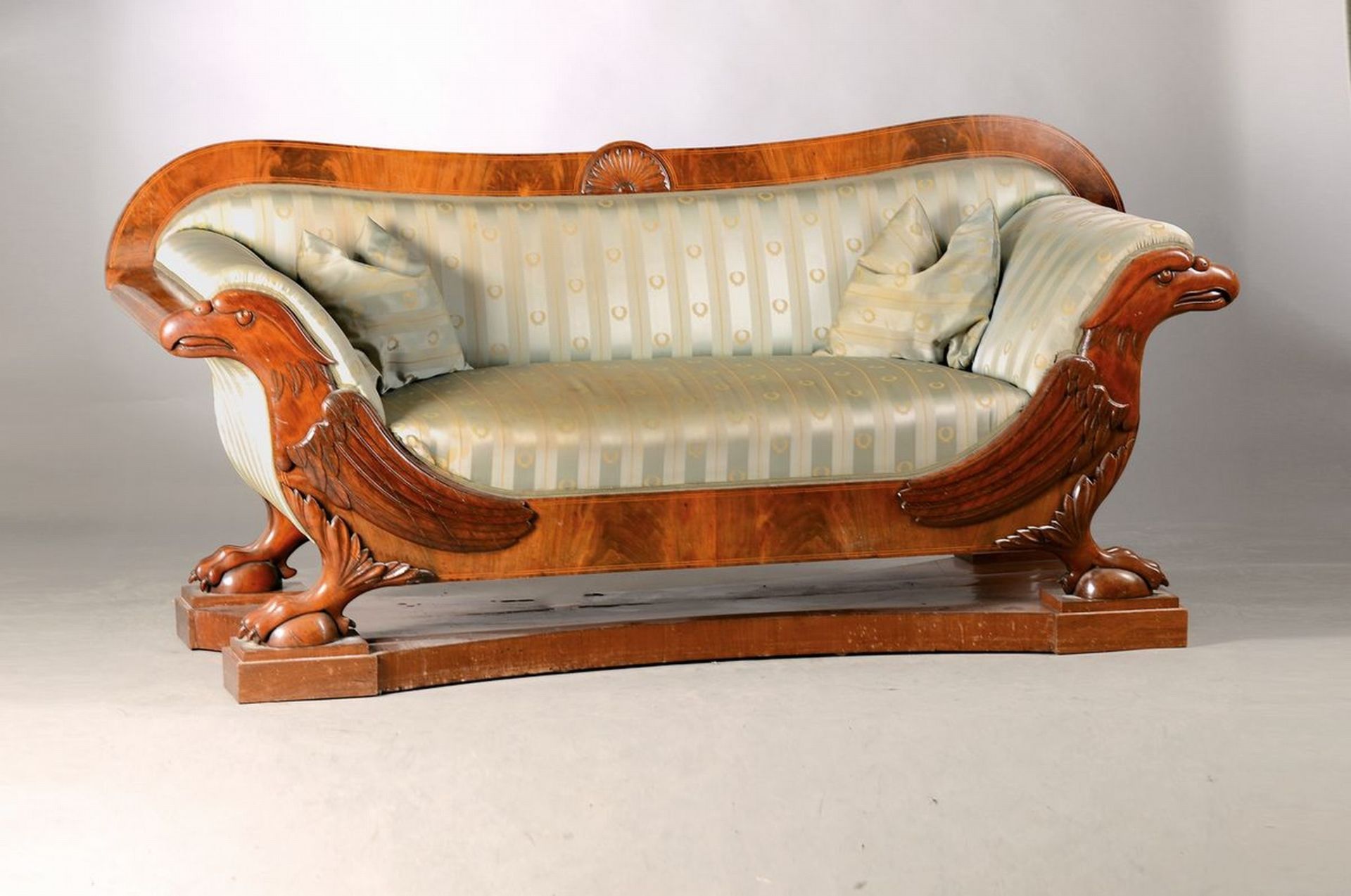 Biedermeiersofa, norddeutsch, um 1830,  Mahagonifurnier,