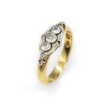 18 kt Gold Ring mit Diamanten, 1930er Jahre, GG/WG