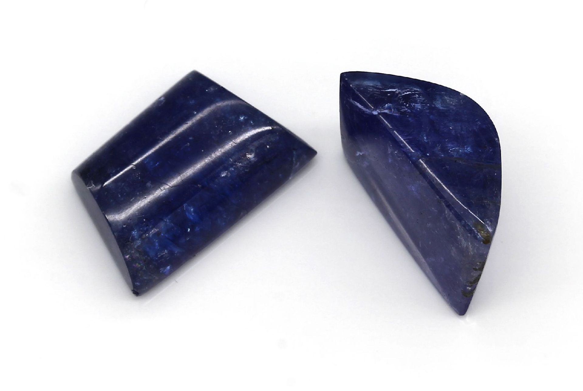 Lot lose Tansanite, zus. ca. 31.44 ct,   2 Cabochons in