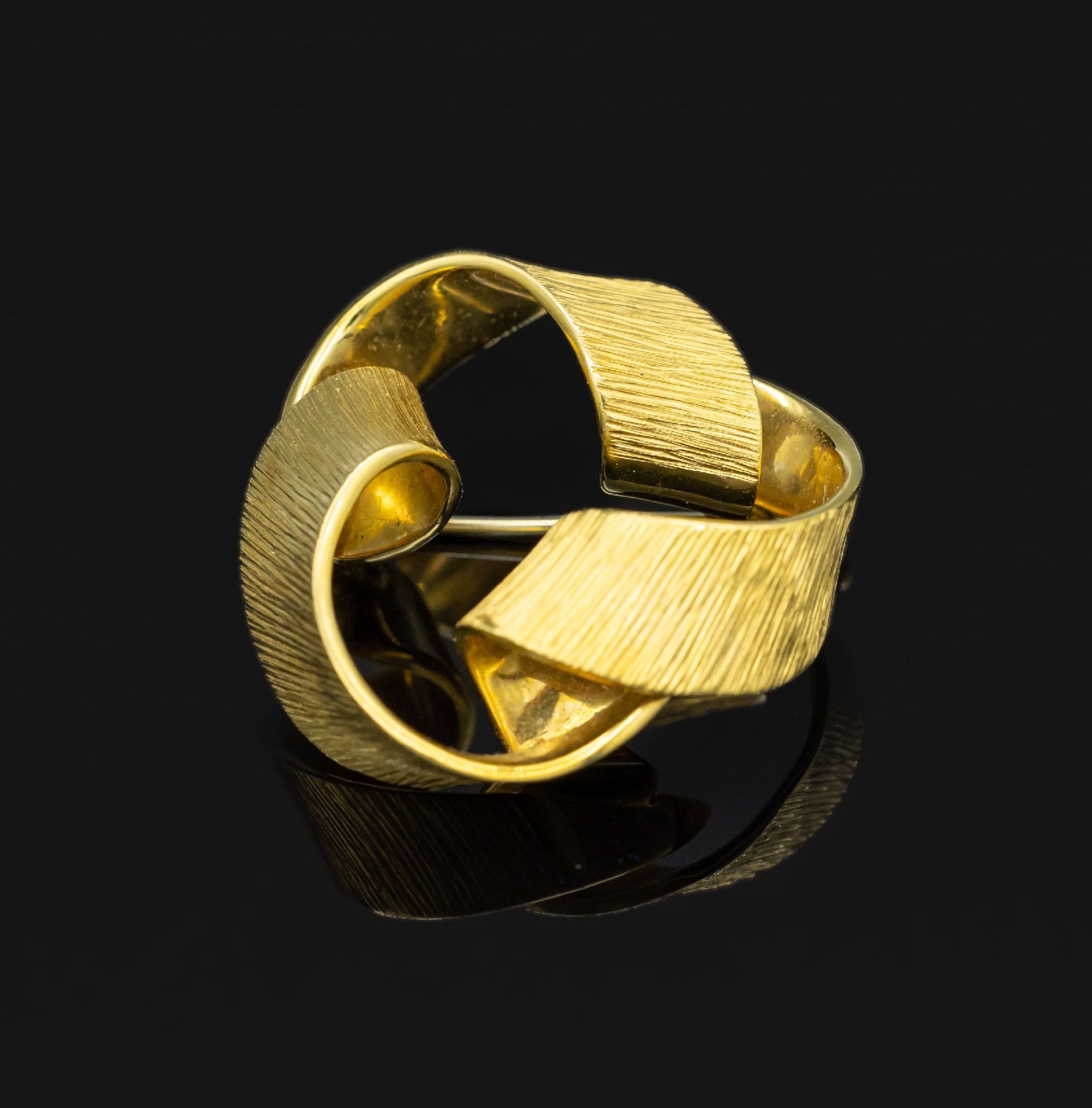 18 kt Gold Brosche, GG 750/000, ca. 14 g,   Meistermarke