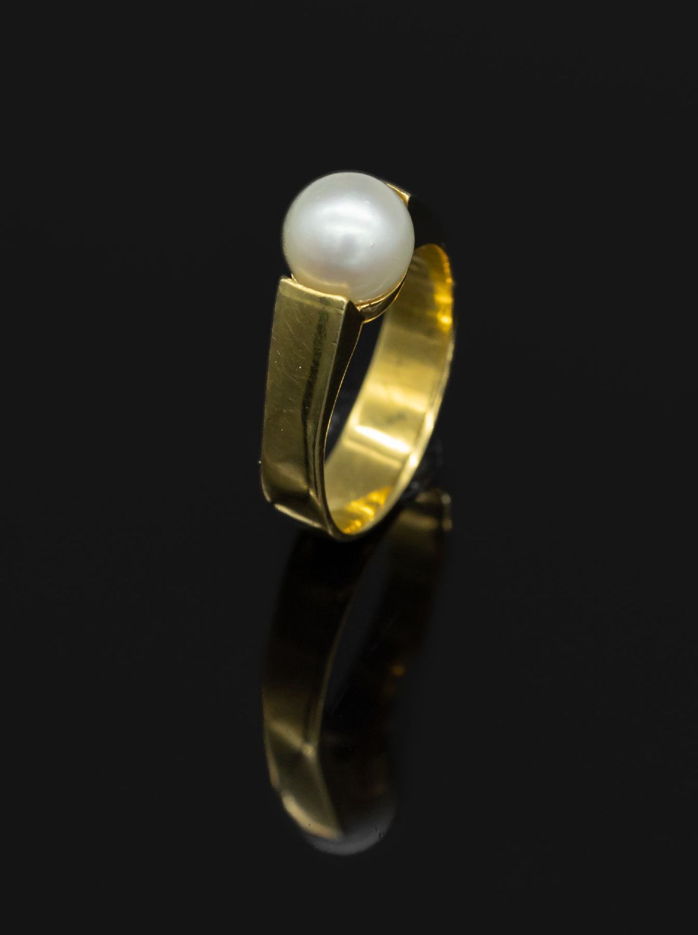 18 kt Gold Ring mit Akoyazuchtperle, GG 750/ 000,   weiße