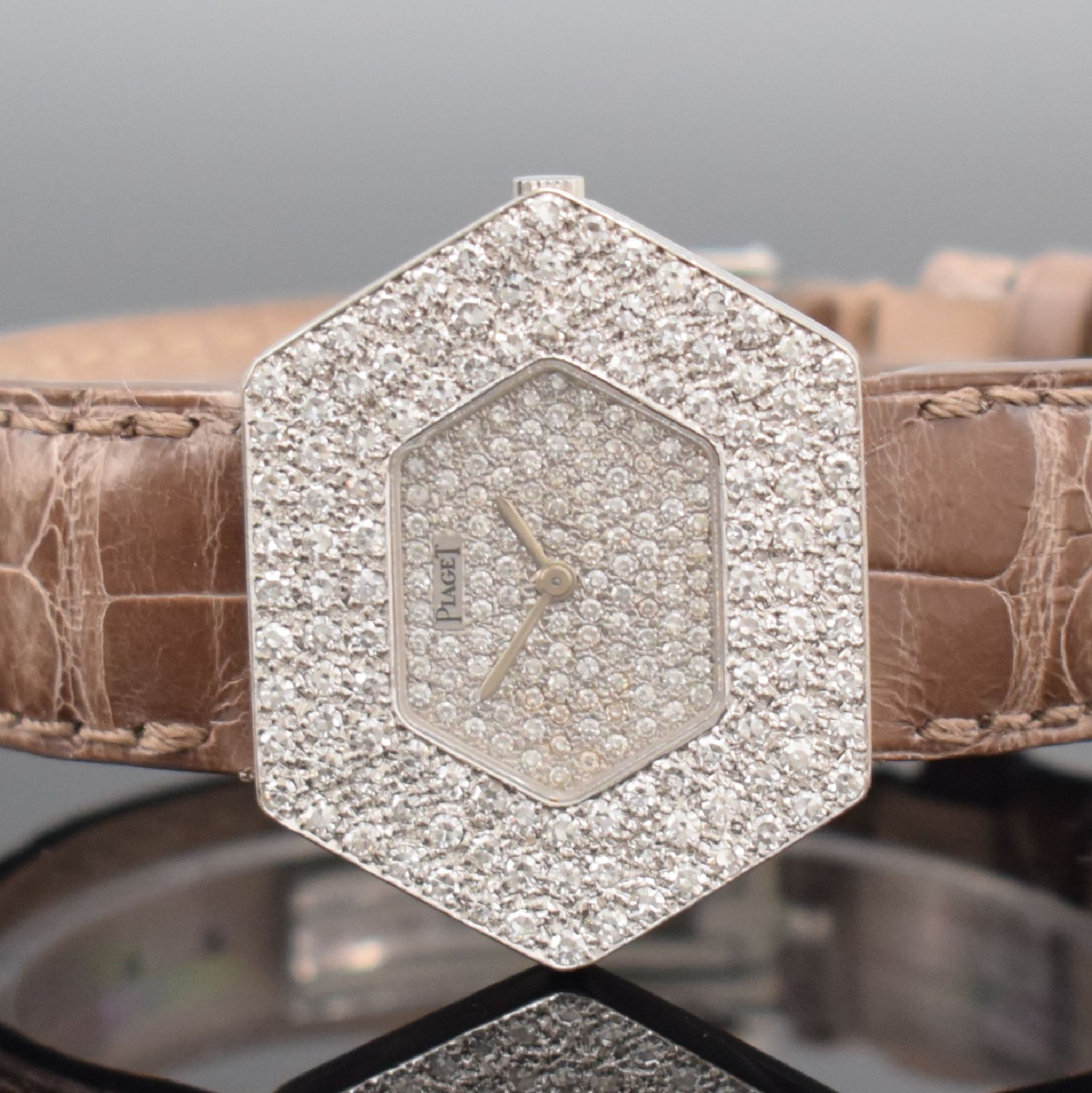 PIAGET 6-eckige mit Diamanten besetzte Armbanduhr in WG - Bild 2 aus 9