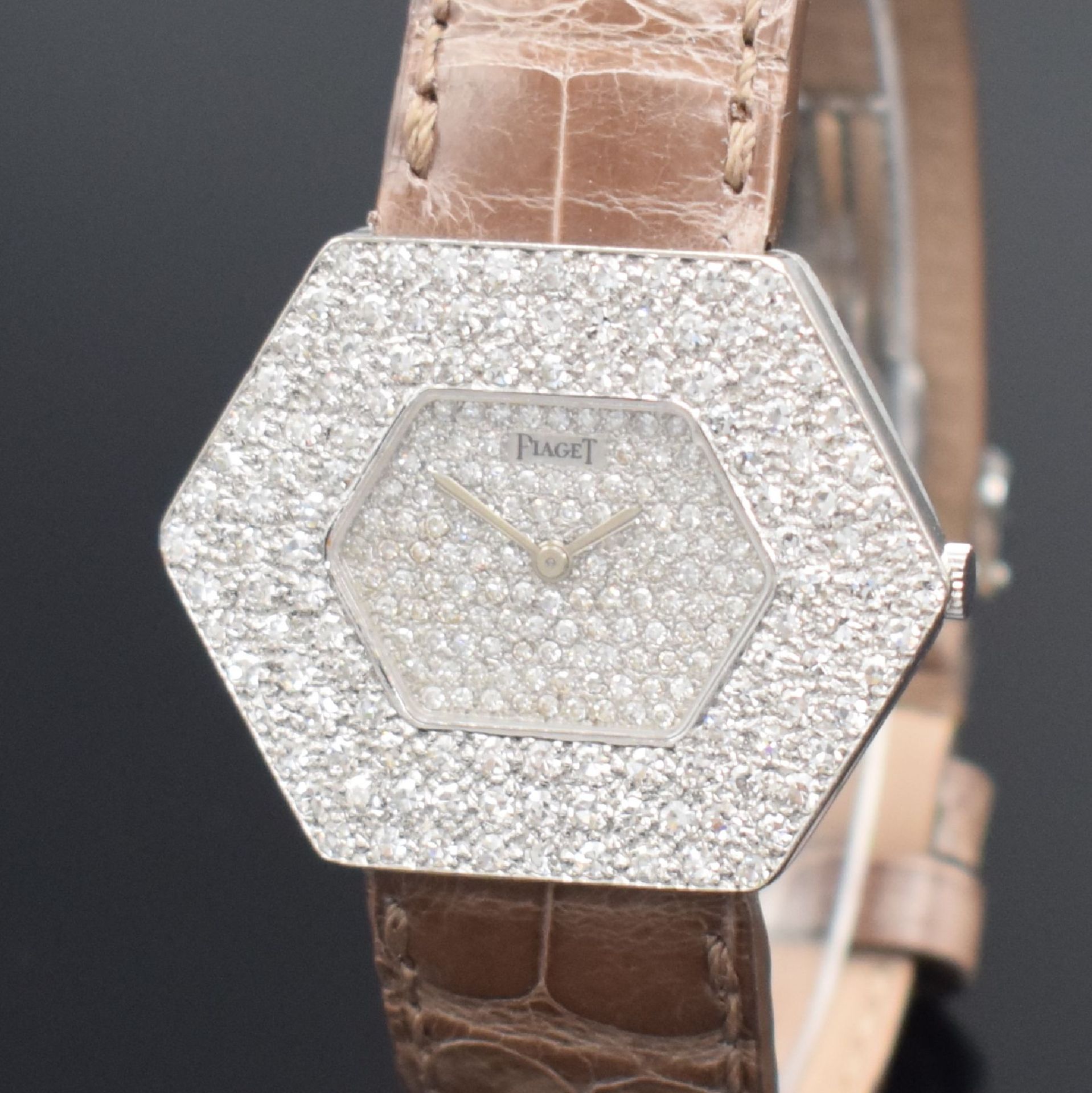 PIAGET 6-eckige mit Diamanten besetzte Armbanduhr in WG - Bild 4 aus 9