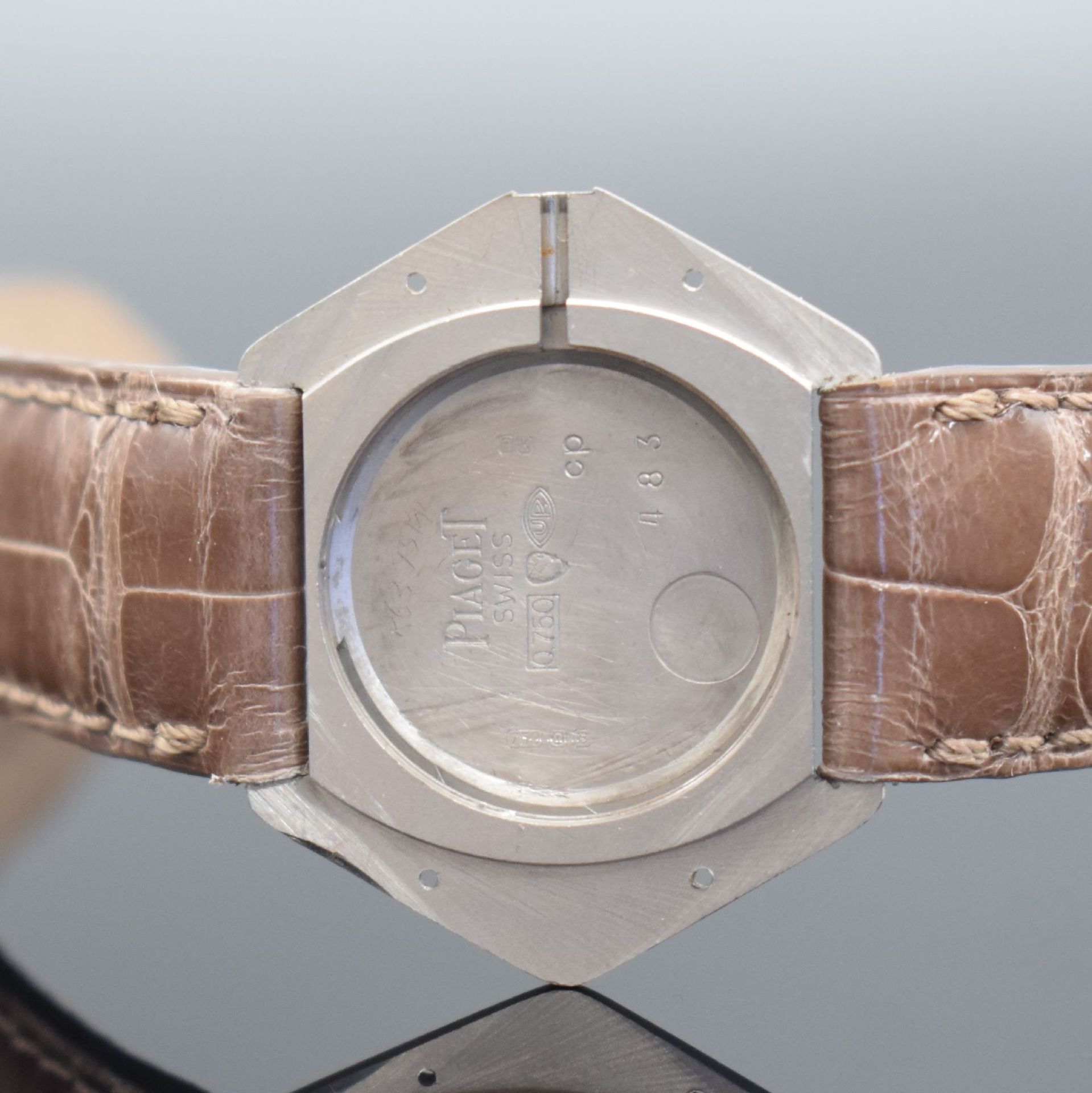 PIAGET 6-eckige mit Diamanten besetzte Armbanduhr in WG - Bild 7 aus 9