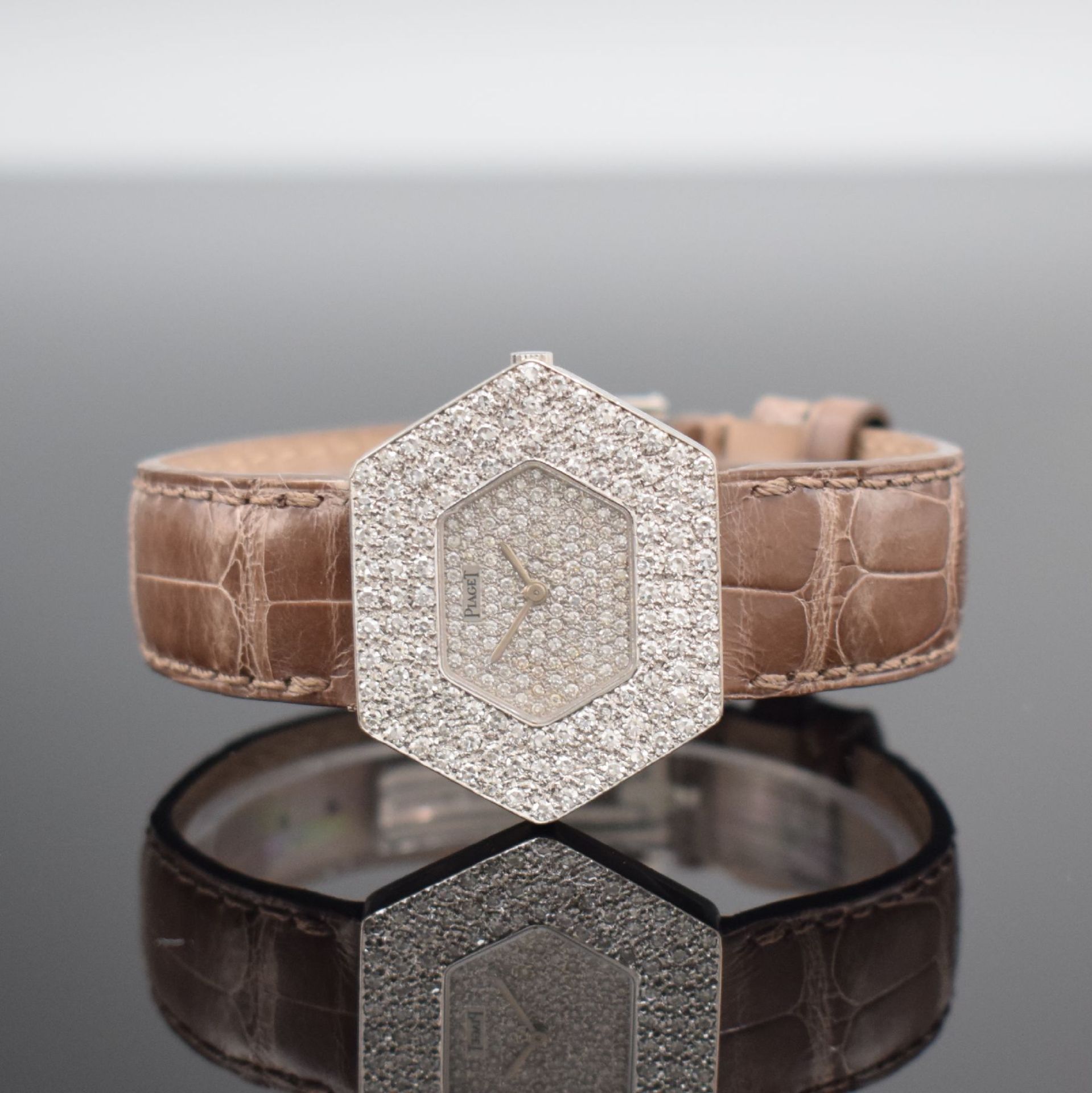 PIAGET 6-eckige mit Diamanten besetzte Armbanduhr in WG