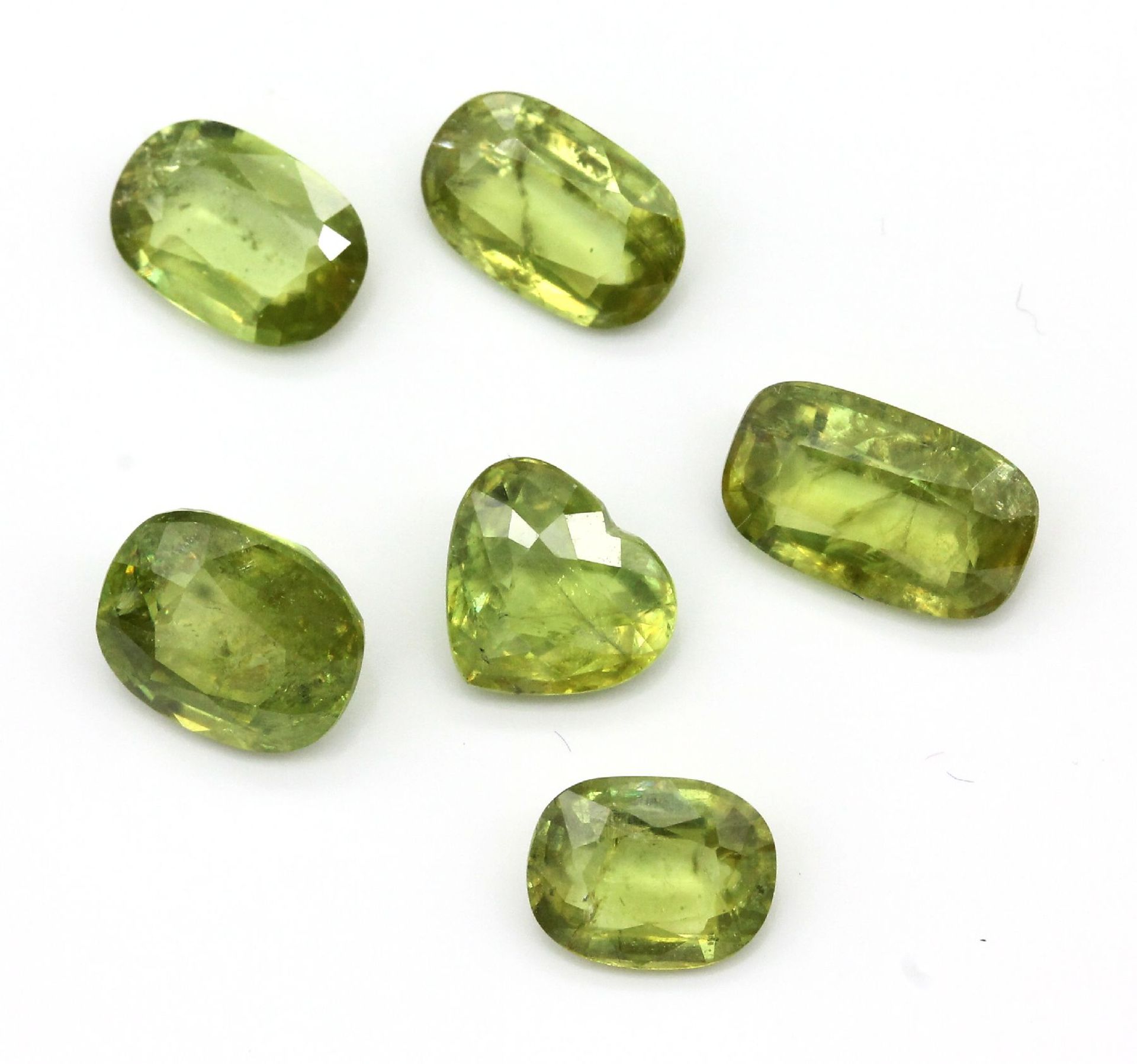 Lot lose Sphene zus. ca. 11,00 ct, versch. Größen und