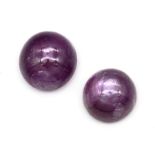 Konvolut 2 Sternrubin-Cabochons: 1 x 5.91 ct ca. 9.5 x