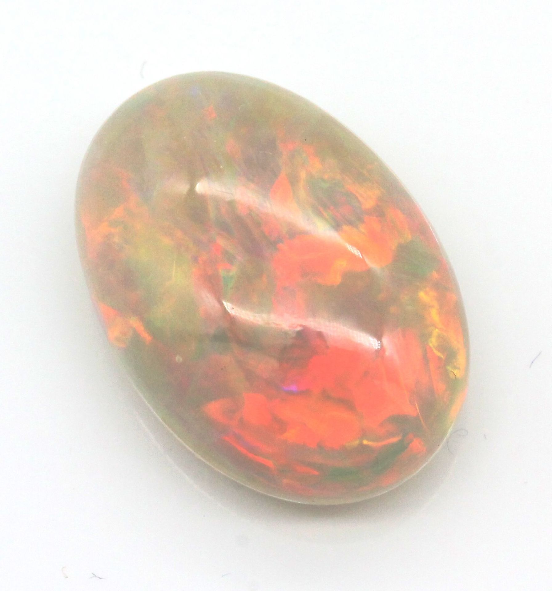 Loser Opalcabochon, ca. 14,5 ct,   ca. 22 x 16 mm, rotes