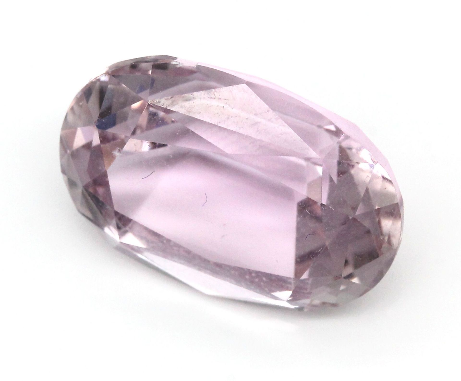 Loser facett. Kunzit, 22.17 ct, ovalfacett.