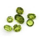 Lot 15 lose facett. Peridots, zus. 21.55 ct, oval und rund