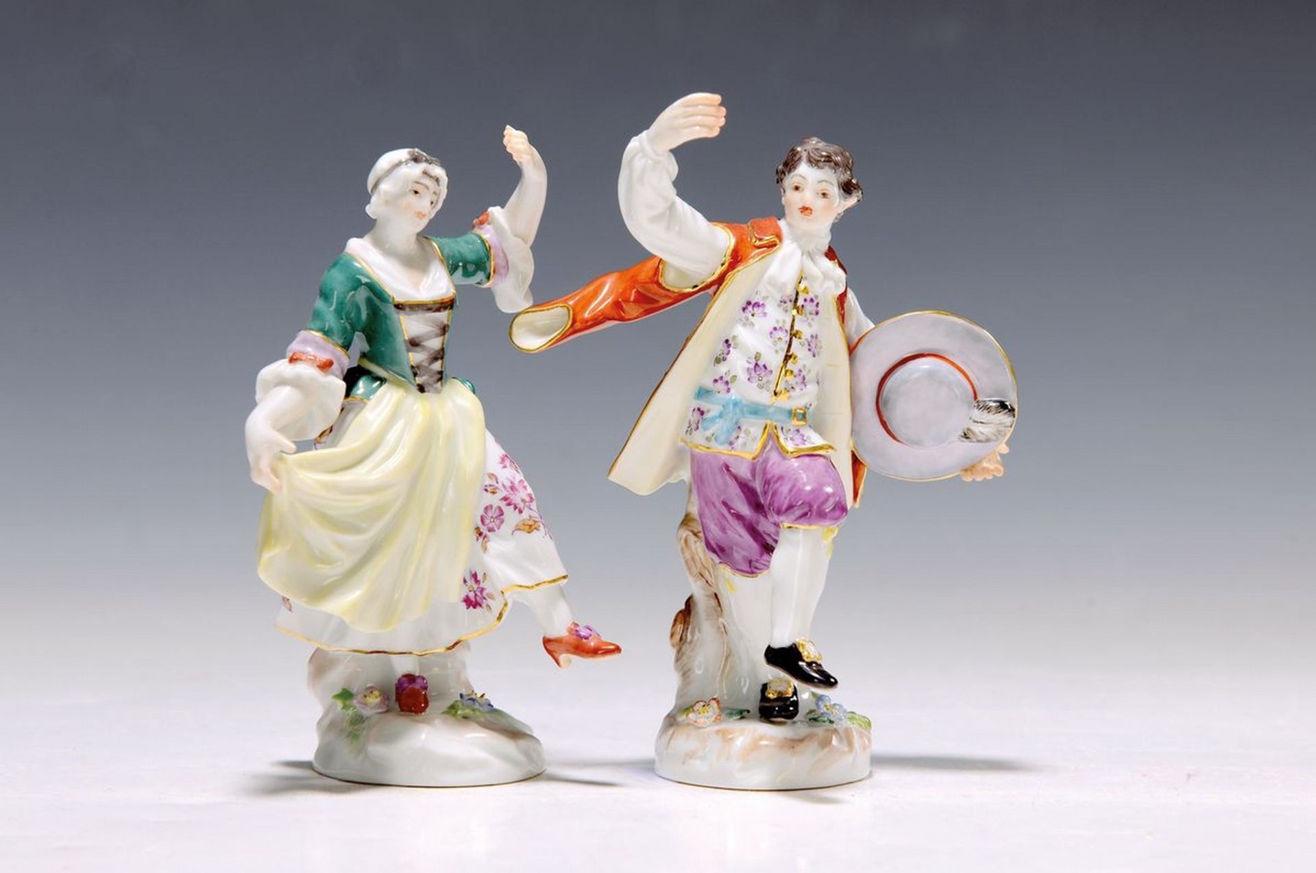 Zwei Porzellanfiguren, Meissen, um 1965-75,  galantes