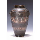 Vase, China, um 1870, Bronze, reich bunt emailliert in