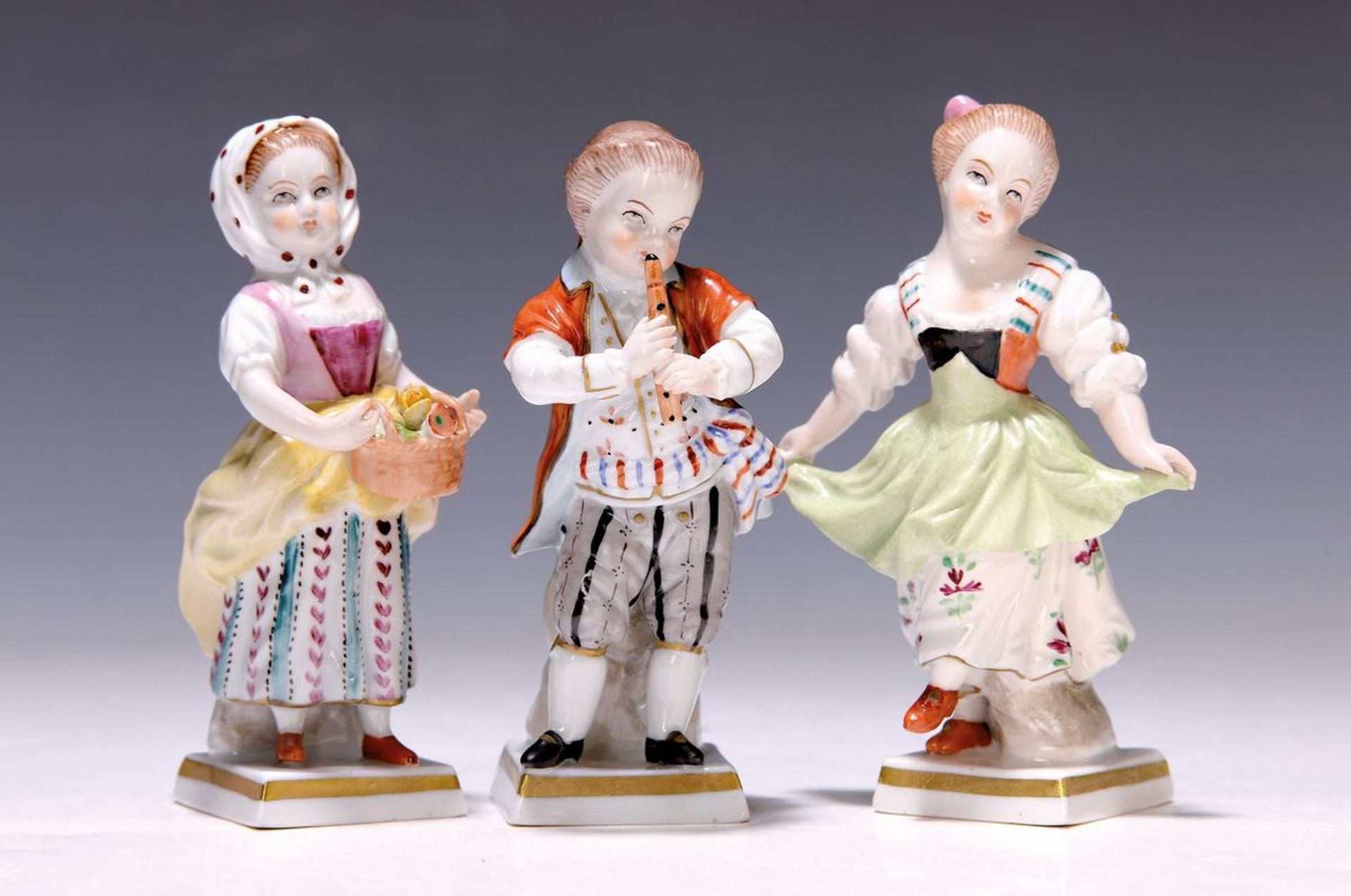 3 Porzellanfiguren, Thüringen, um 1910-20,  tanzende Frau,