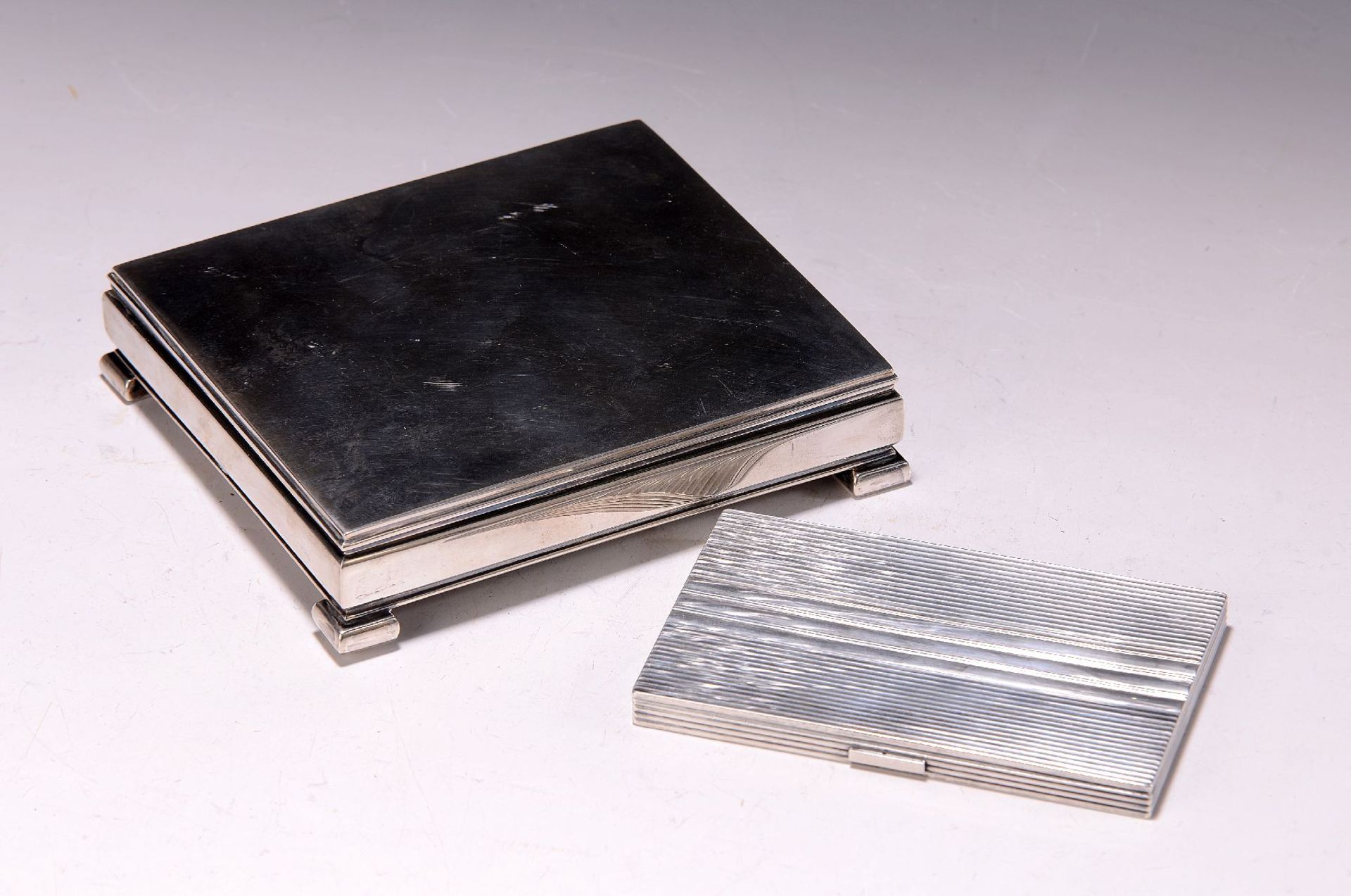 Zwei Deckeldosen aus Silber, 30er Jahre,  1x mit