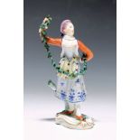 Seltene Porzellanfigur einer Tänzerin mit Girlande,