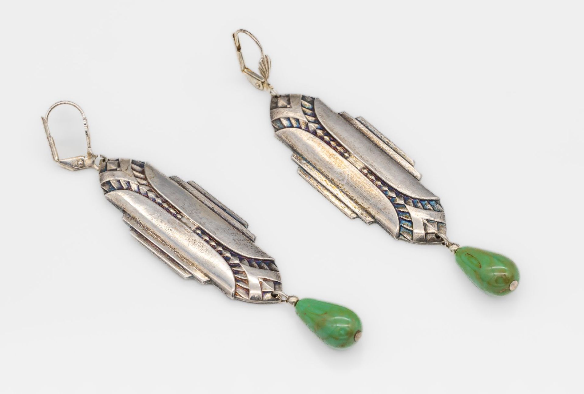 Paar Art-Deco Ohrgehänge mit Jaspis, , um 1920/30 Silber