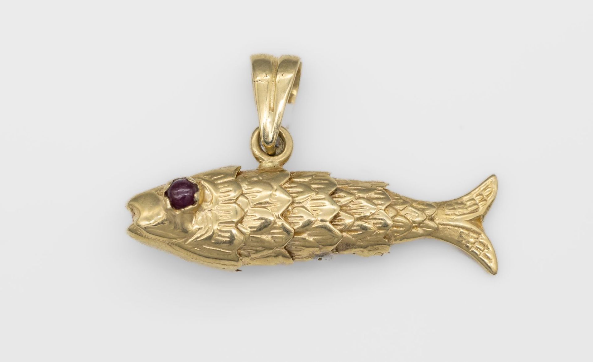 14 kt Gold Rubin-Anhänger 'Fisch', GG 585/000, in sich